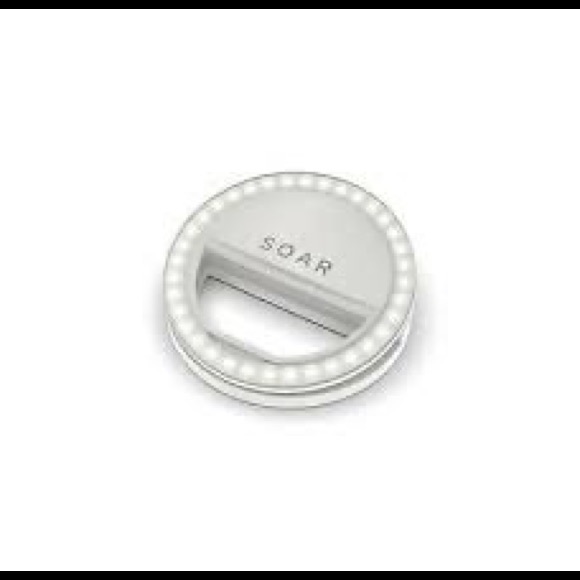SOAR Clip-on Selfie Ring Light - Picture 2 of 6